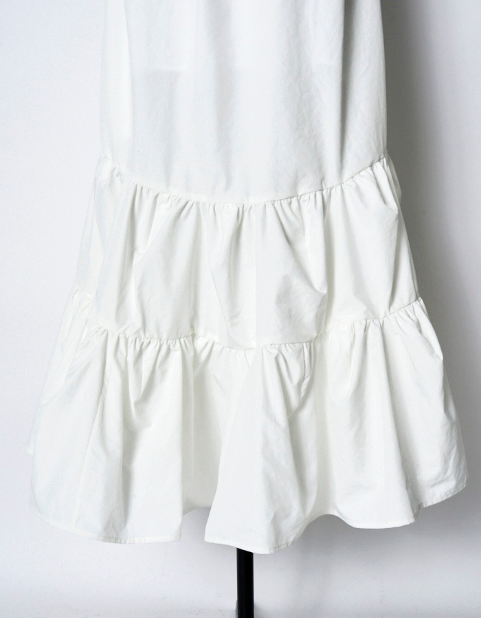 Sleeveless Gathered Dress / white