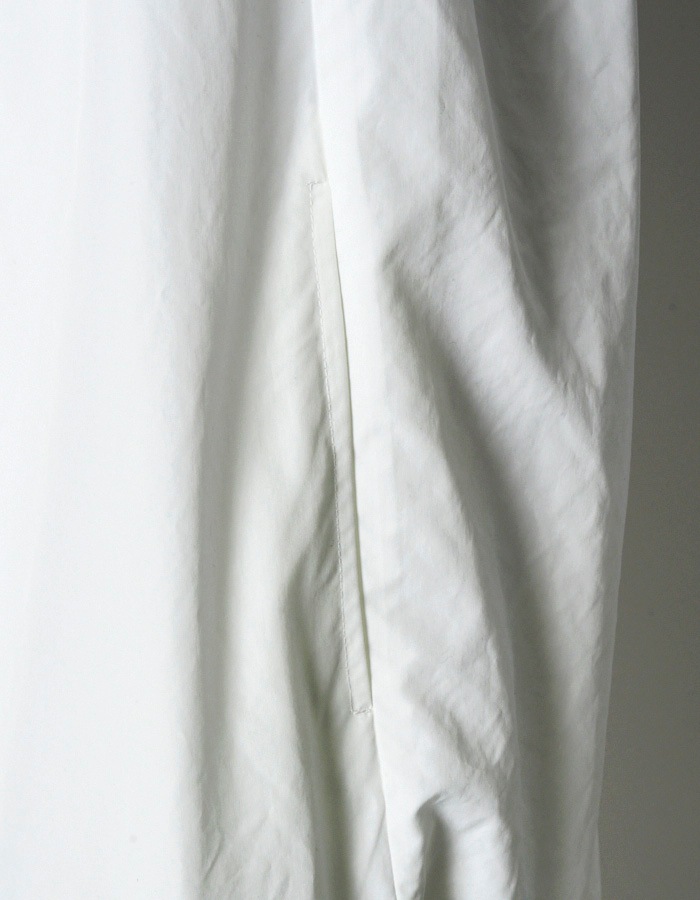 Sleeveless Gathered Dress / white