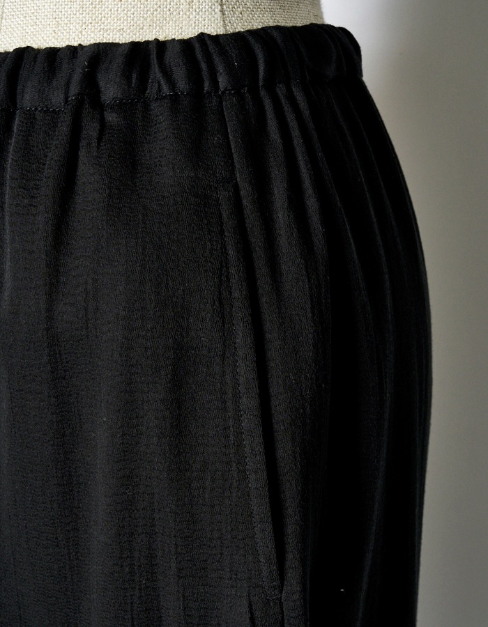 Treasure Embroidery Trousers / black