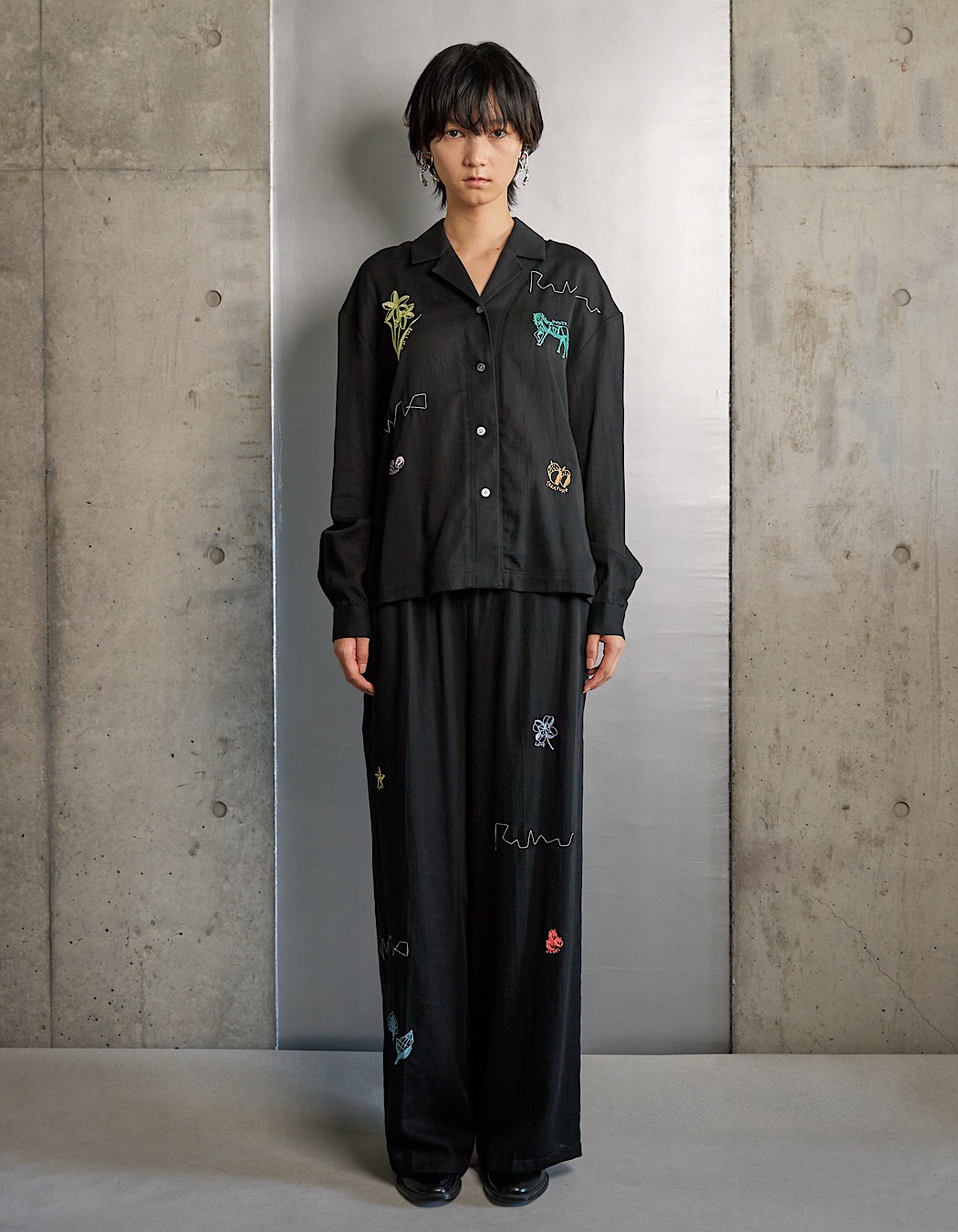 Treasure Embroidery Trousers / black