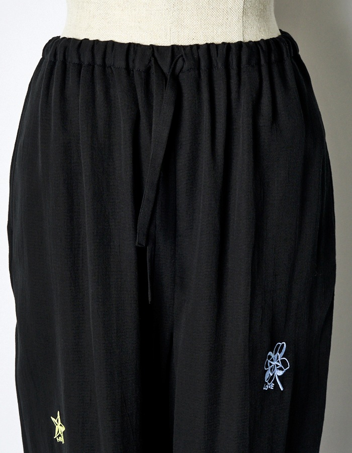 Treasure Embroidery Trousers / black
