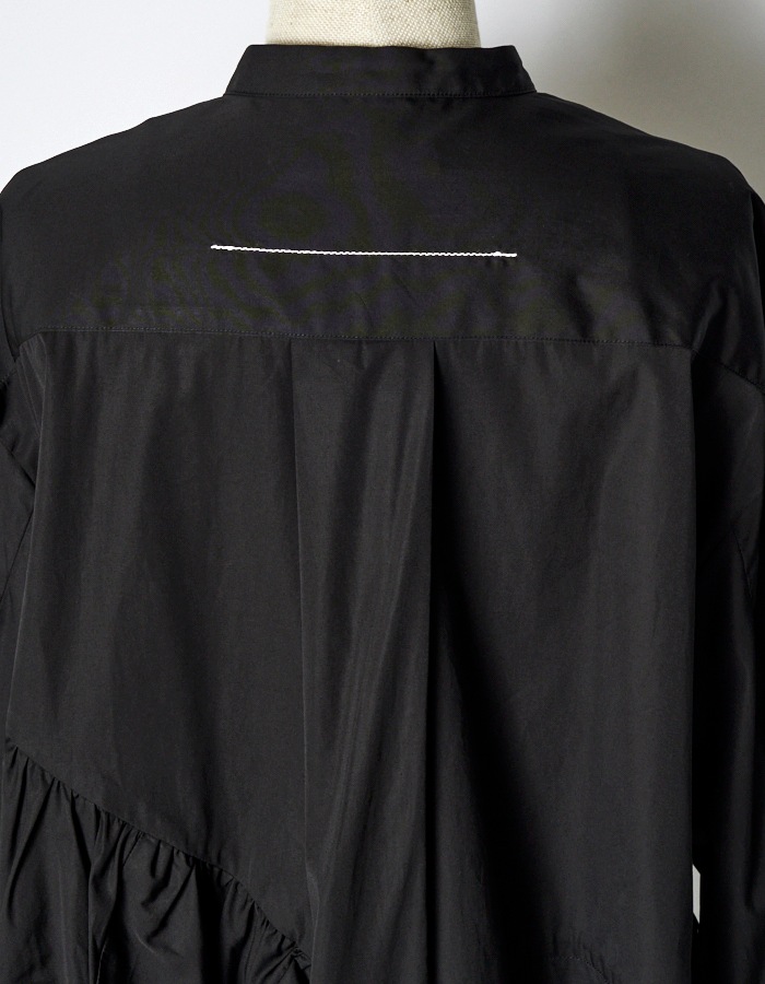 Typewriter Gathered Blouse / black