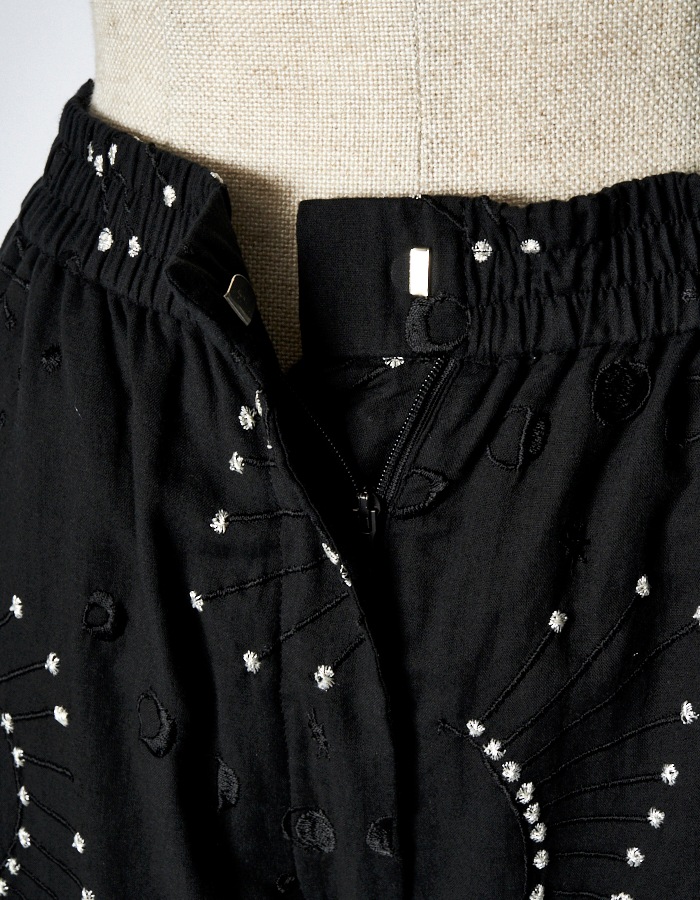 Cotton Bijou Embroidery Trousers / black