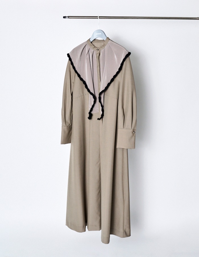 Bond Yarn Collar Dress / gray