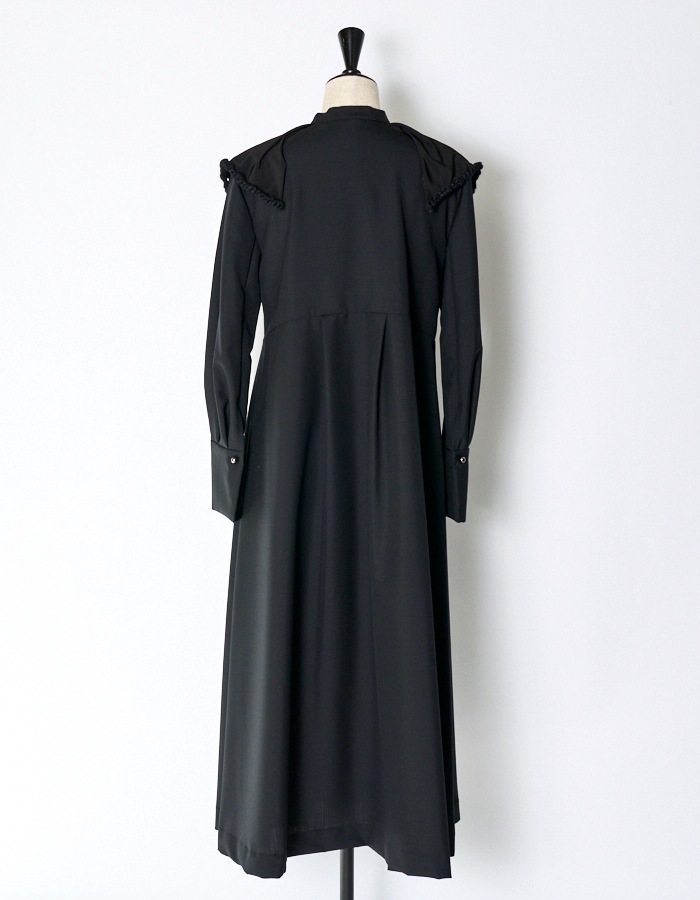 Bond Yarn Collar Dress / black