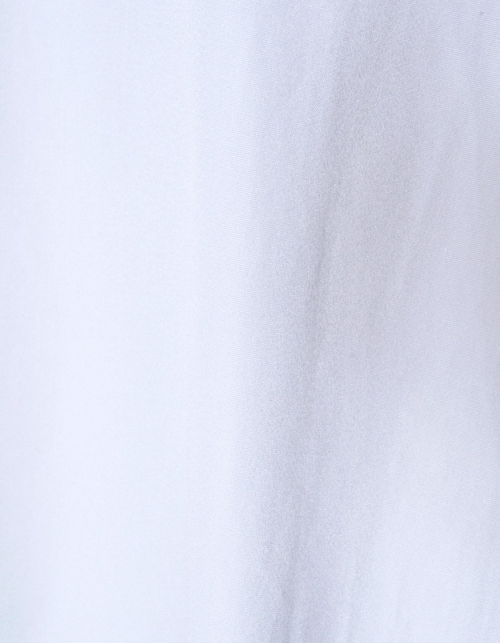 RUMCHE��VAN Embroidery Cropped Shirt / white