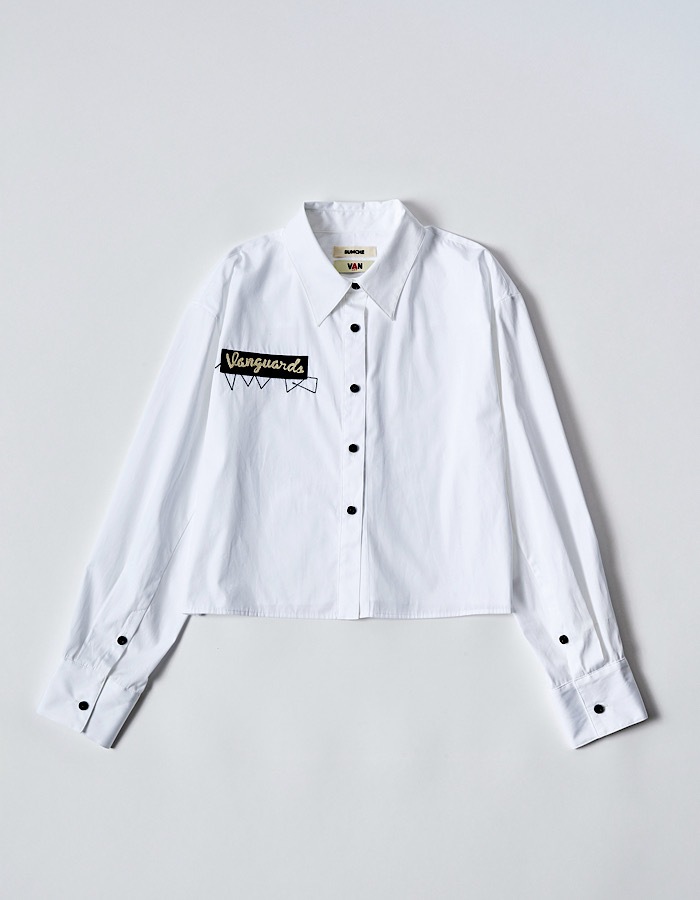 RUMCHE��VAN Embroidery Cropped Shirt / white