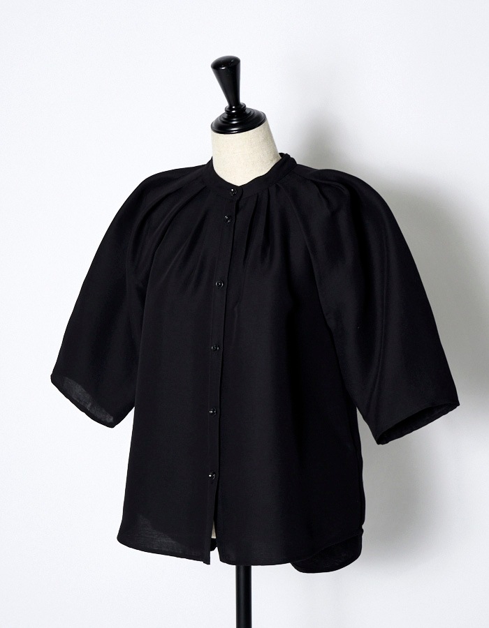 Stand Tuck Blouse / black