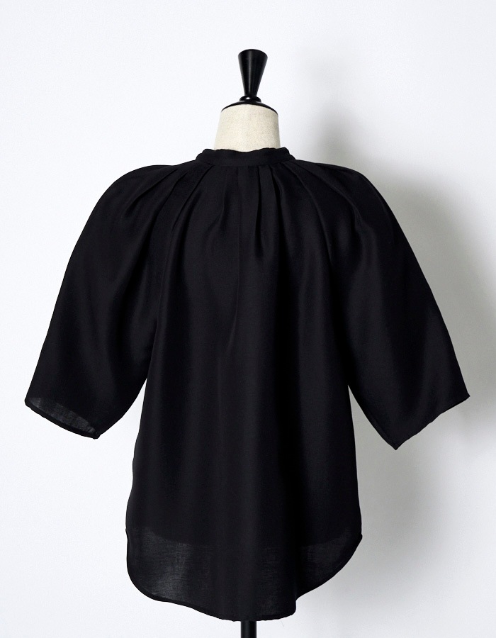 Stand Tuck Blouse / black