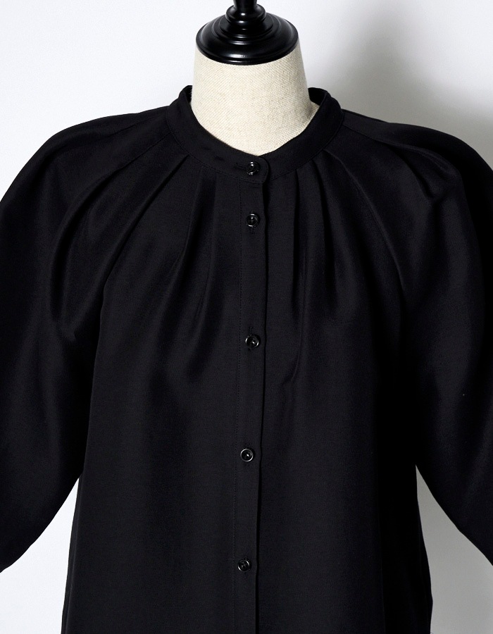 Stand Tuck Blouse / black