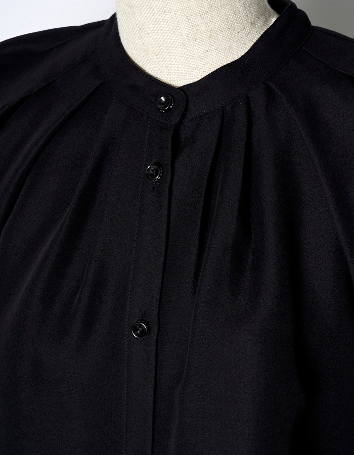 Stand Tuck Blouse / black