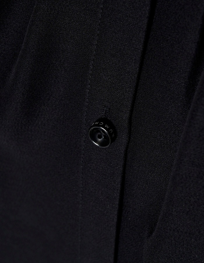 Stand Tuck Blouse / black