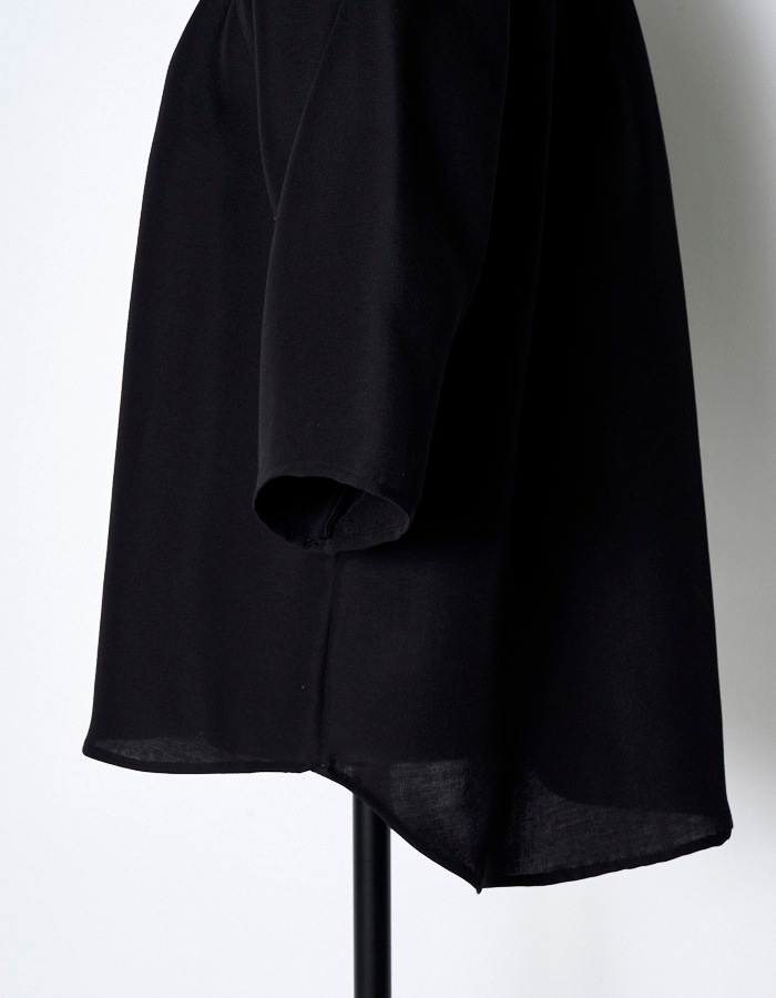 Stand Tuck Blouse / black