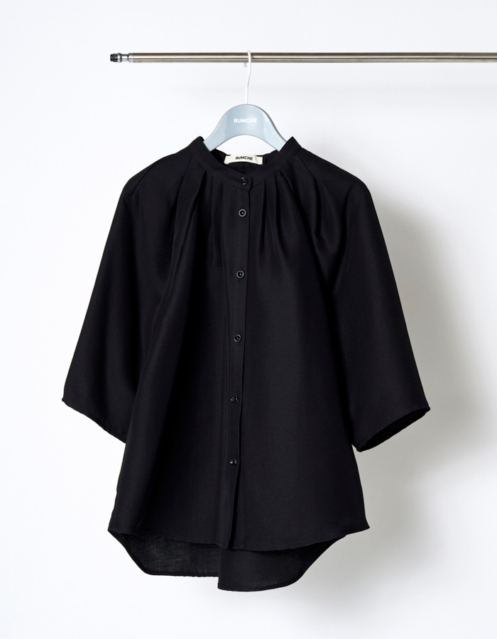 Stand Tuck Blouse / black