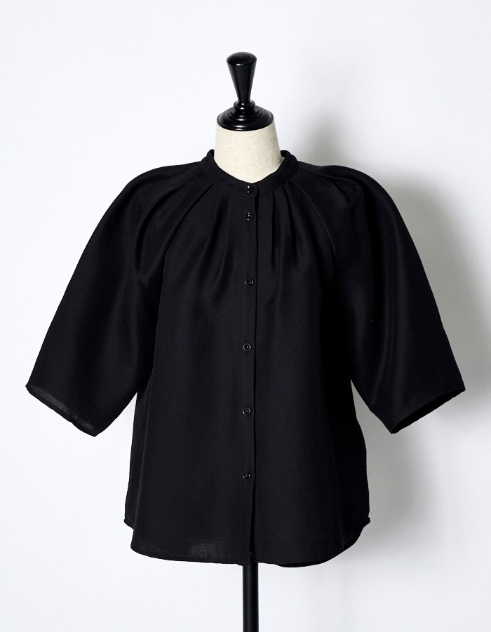 Stand Tuck Blouse / black