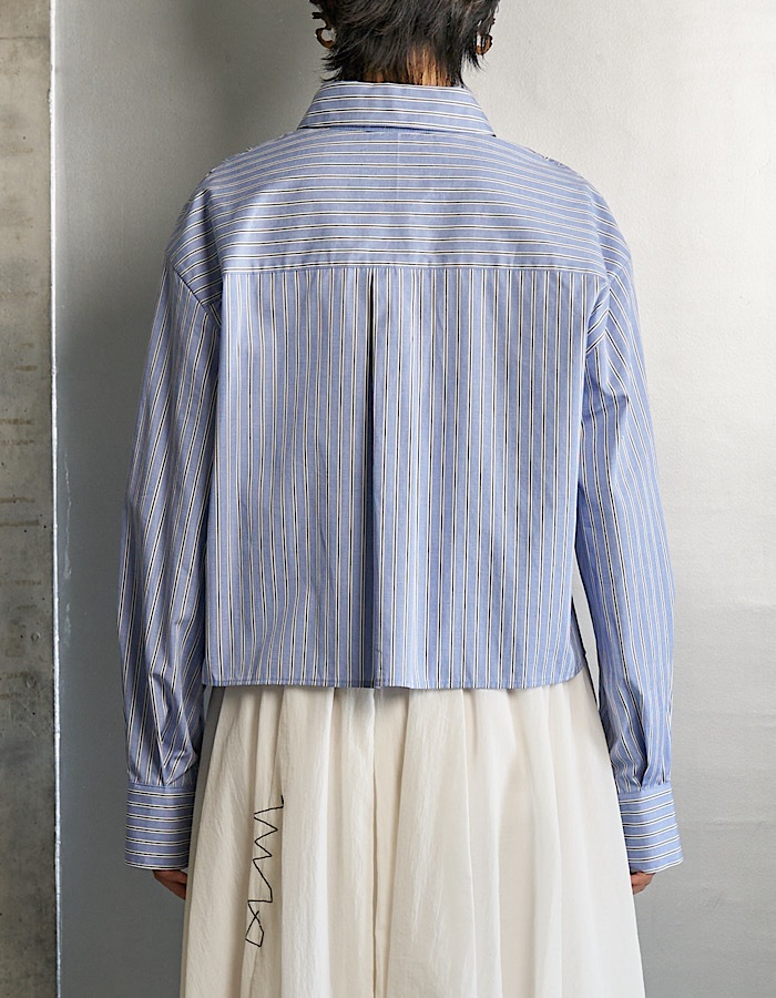 RUMCHE��VAN Embroidery Cropped Shirt / blue