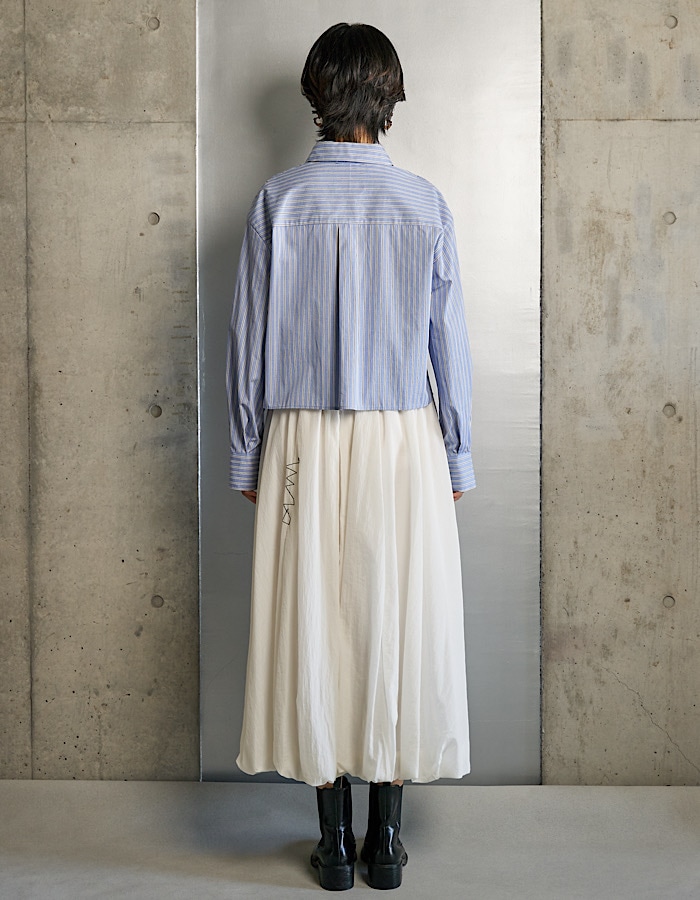 RUMCHE��VAN Embroidery Cropped Shirt / blue