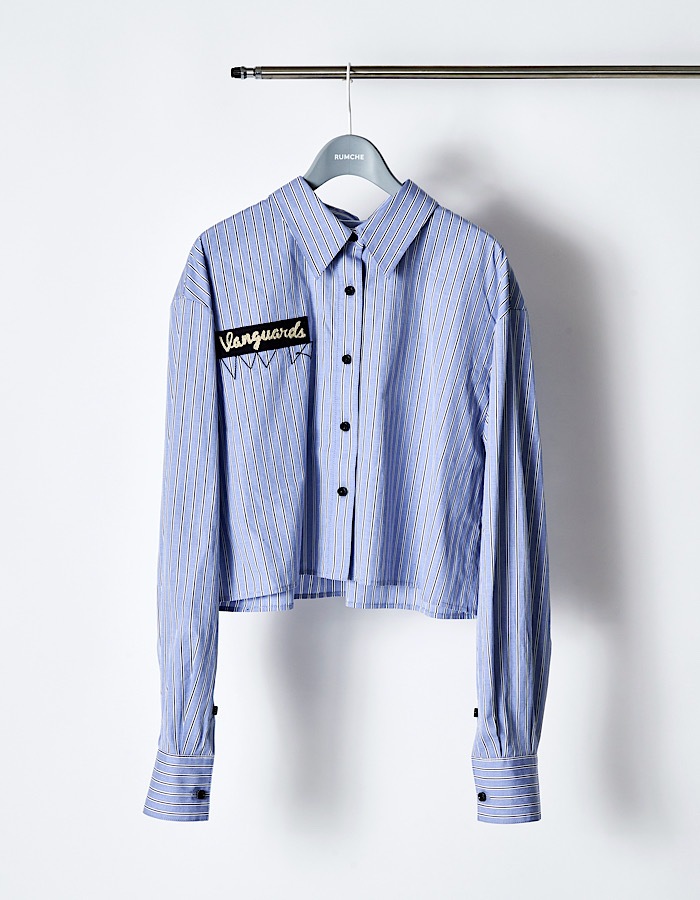 RUMCHE��VAN Embroidery Cropped Shirt / blue