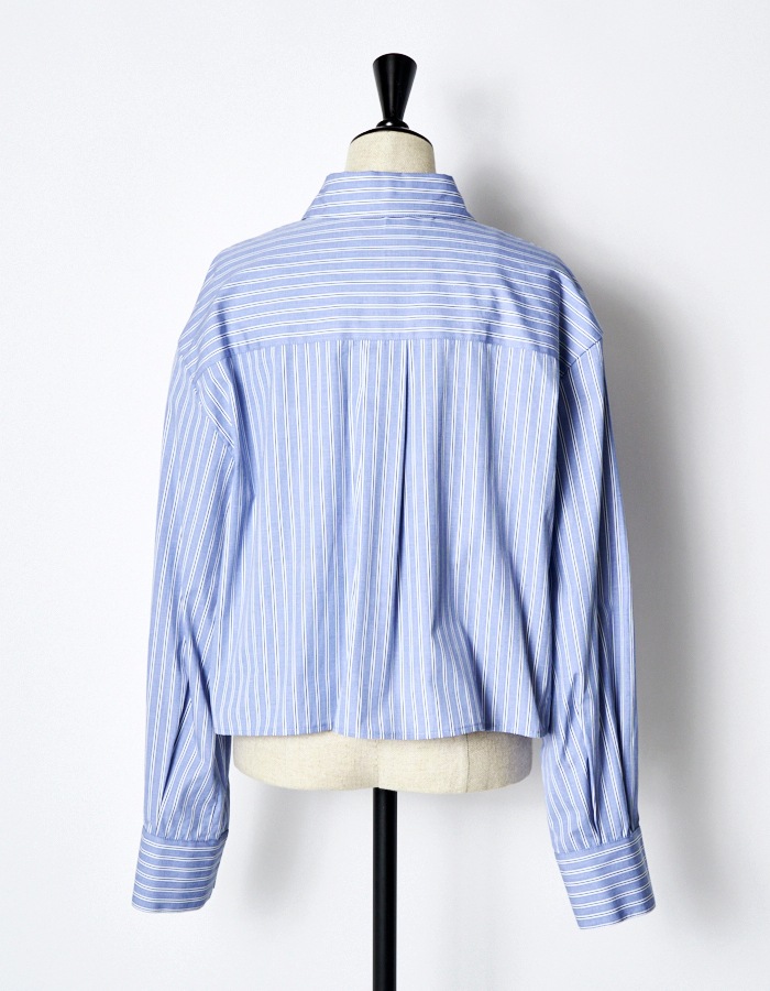 RUMCHE��VAN Embroidery Cropped Shirt / blue