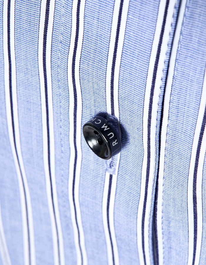 RUMCHE��VAN Embroidery Cropped Shirt / blue