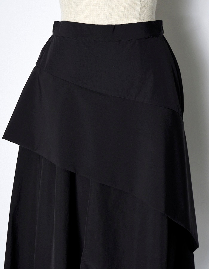Asymmetry Flare Skirt / black | BOTTOMS,SKIRT | RUMCHE OFFICIAL  