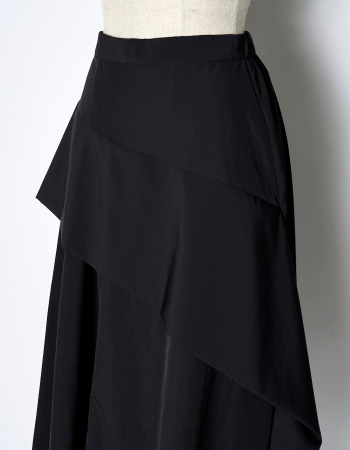 Asymmetry Flare Skirt / black | BOTTOMS,SKIRT | RUMCHE OFFICIAL  