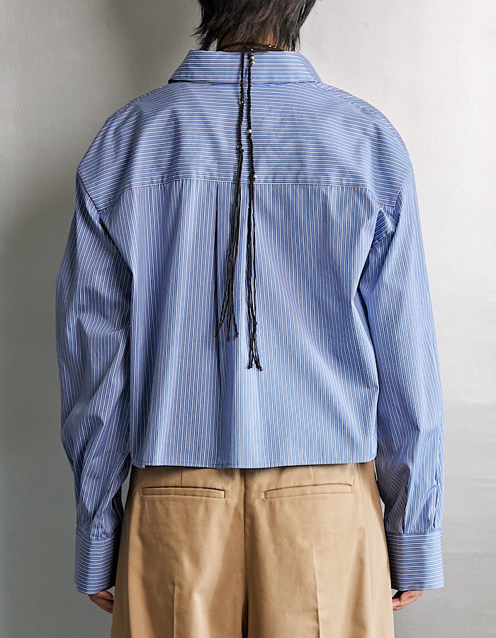 RUMCHE��VAN Embroidery Cropped Shirt / navy