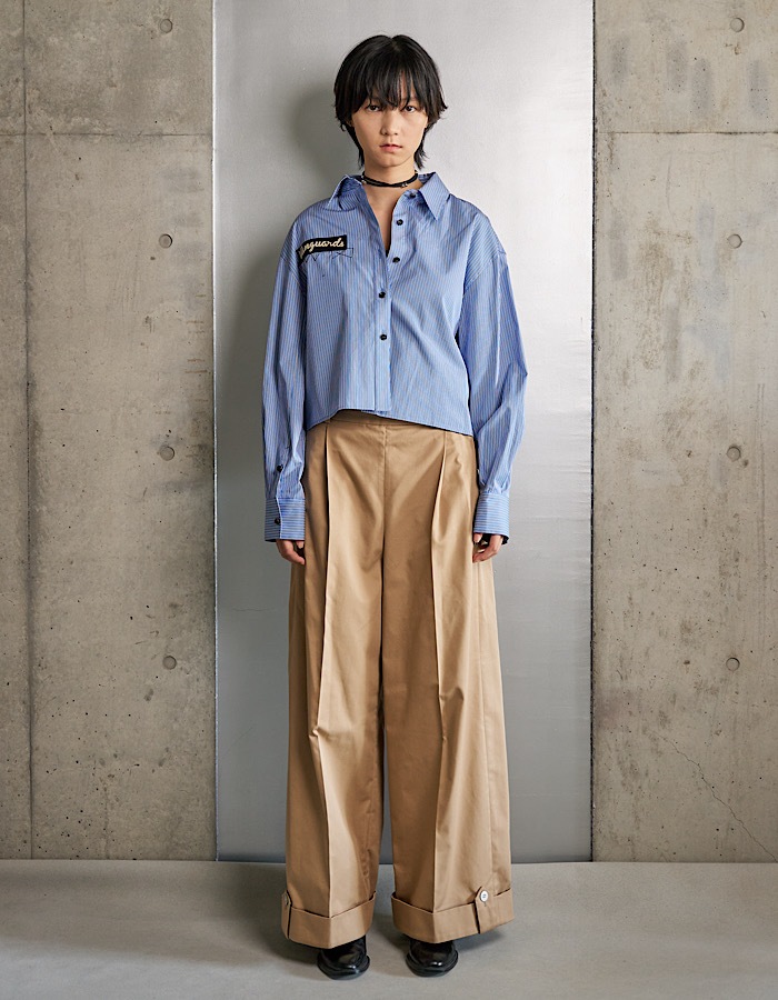 RUMCHE��VAN Embroidery Cropped Shirt / navy