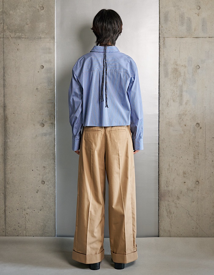 RUMCHE��VAN Embroidery Cropped Shirt / navy