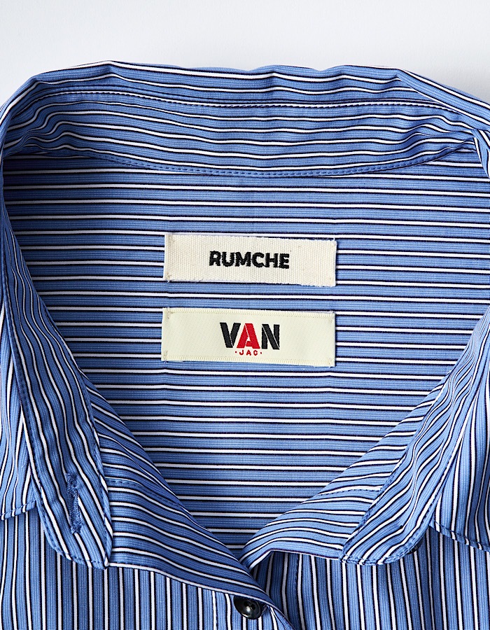 RUMCHE��VAN Embroidery Cropped Shirt / navy