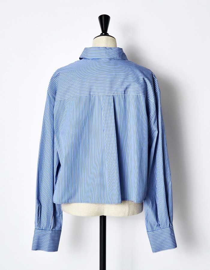 RUMCHE��VAN Embroidery Cropped Shirt / navy