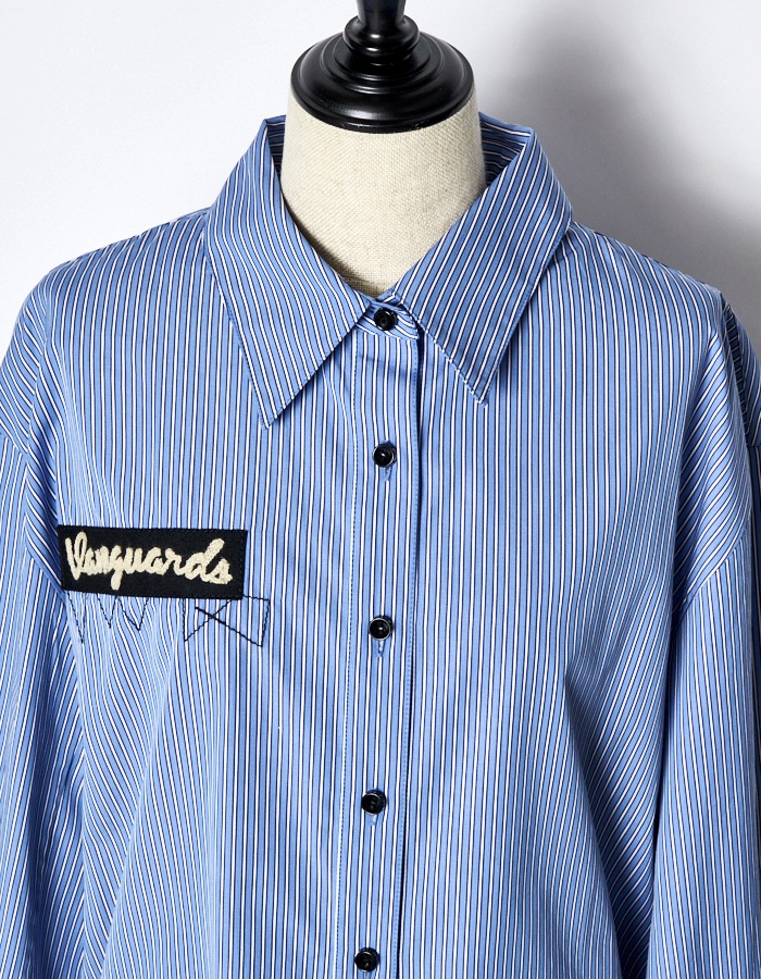 RUMCHE��VAN Embroidery Cropped Shirt / navy