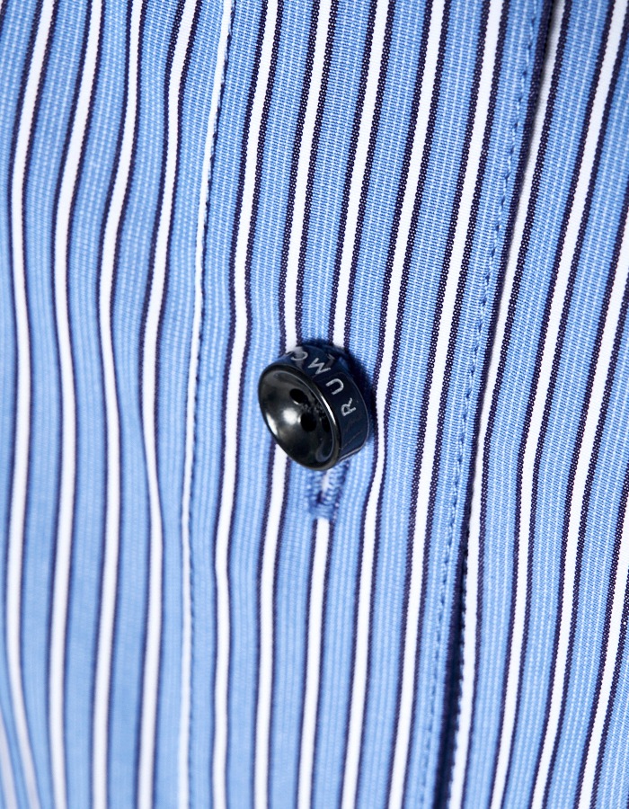 RUMCHE��VAN Embroidery Cropped Shirt / navy