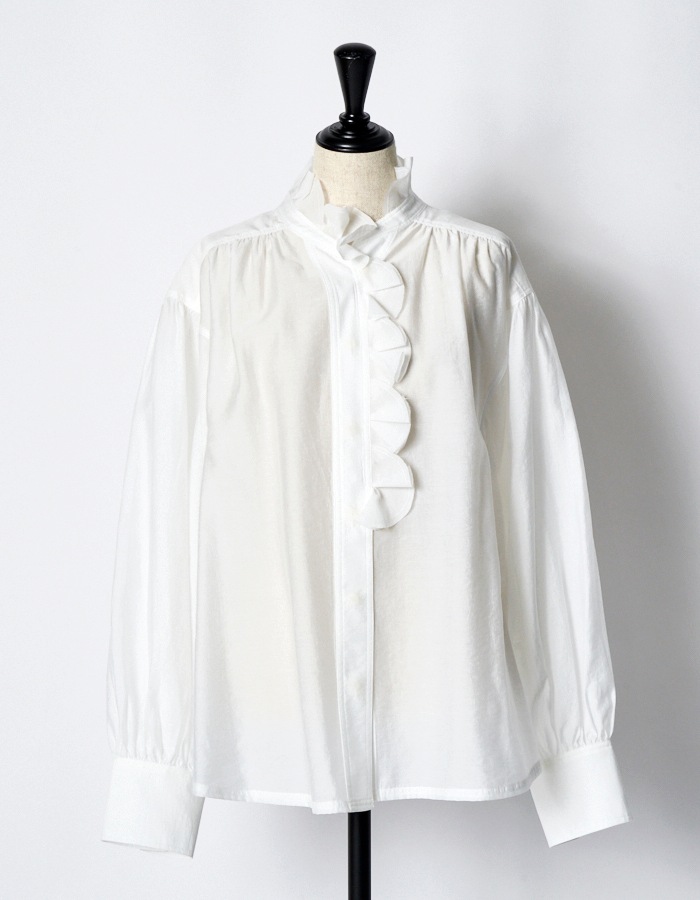 Half Moon Ruffle Blouse / off white