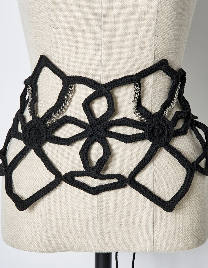 Snowflake Bond Yarn Belt / black
