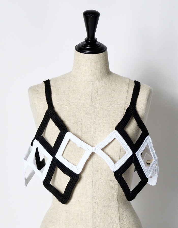 Diamond Bond Yarn Bustier / white