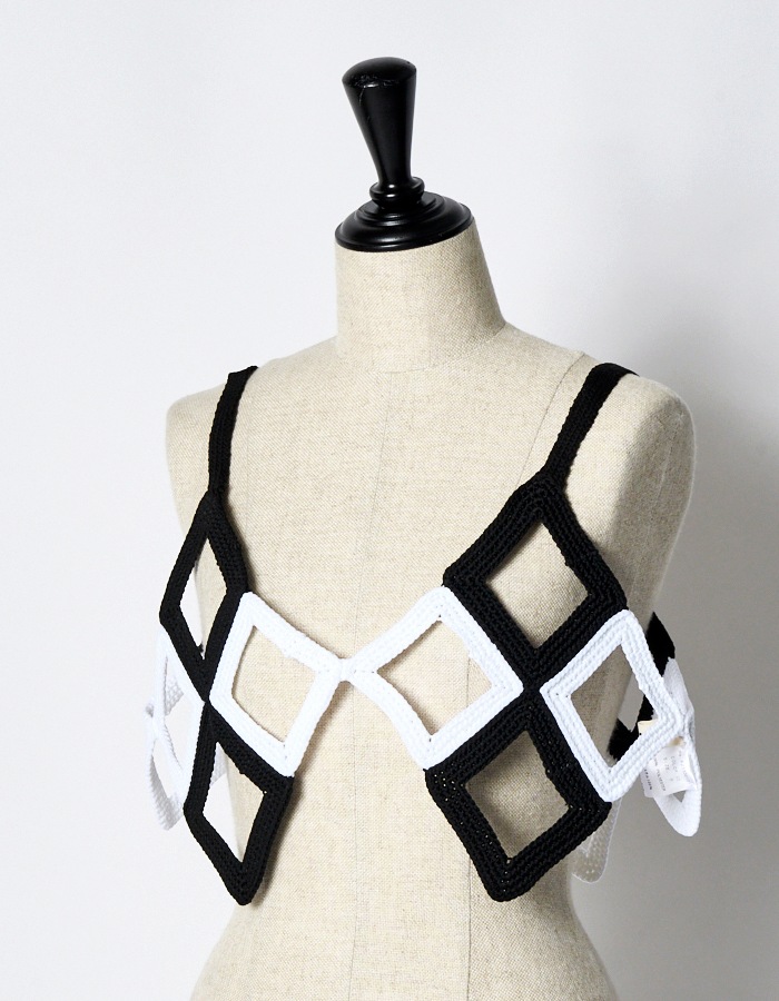 Diamond Bond Yarn Bustier / white