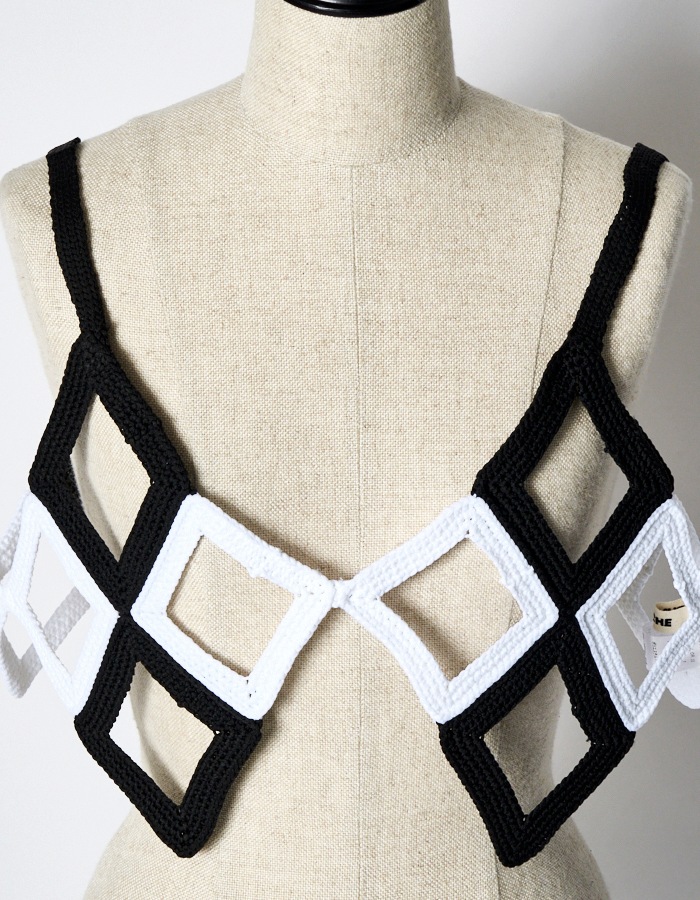 Diamond Bond Yarn Bustier / white