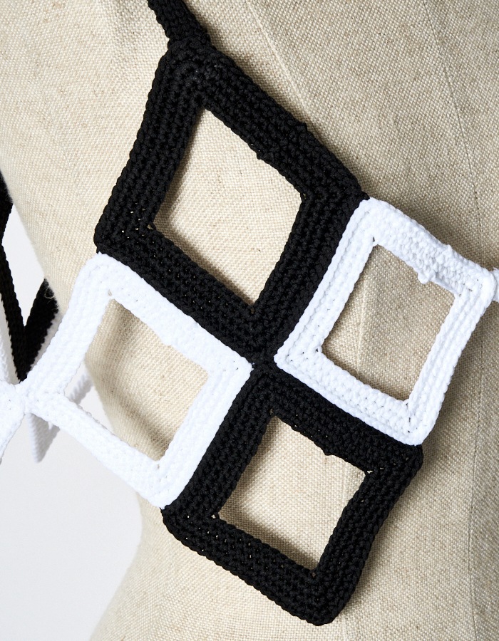 Diamond Bond Yarn Bustier / white