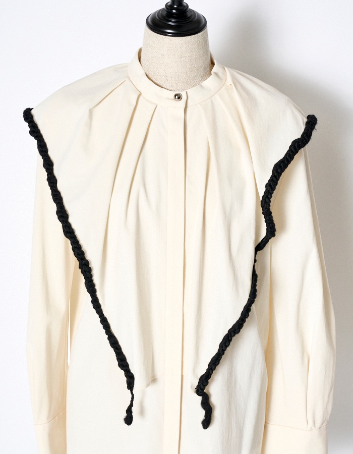 Bond Yarn Collar Blouse / off white