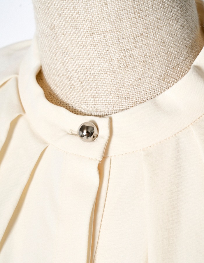Bond Yarn Collar Blouse / off white