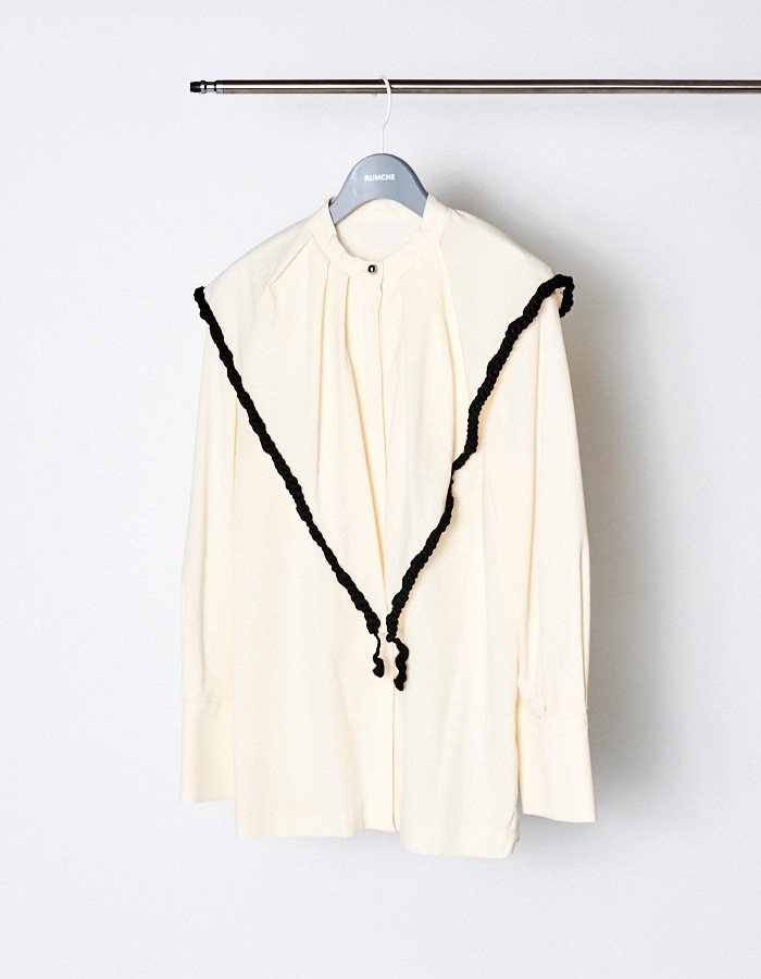 Bond Yarn Collar Blouse / off white