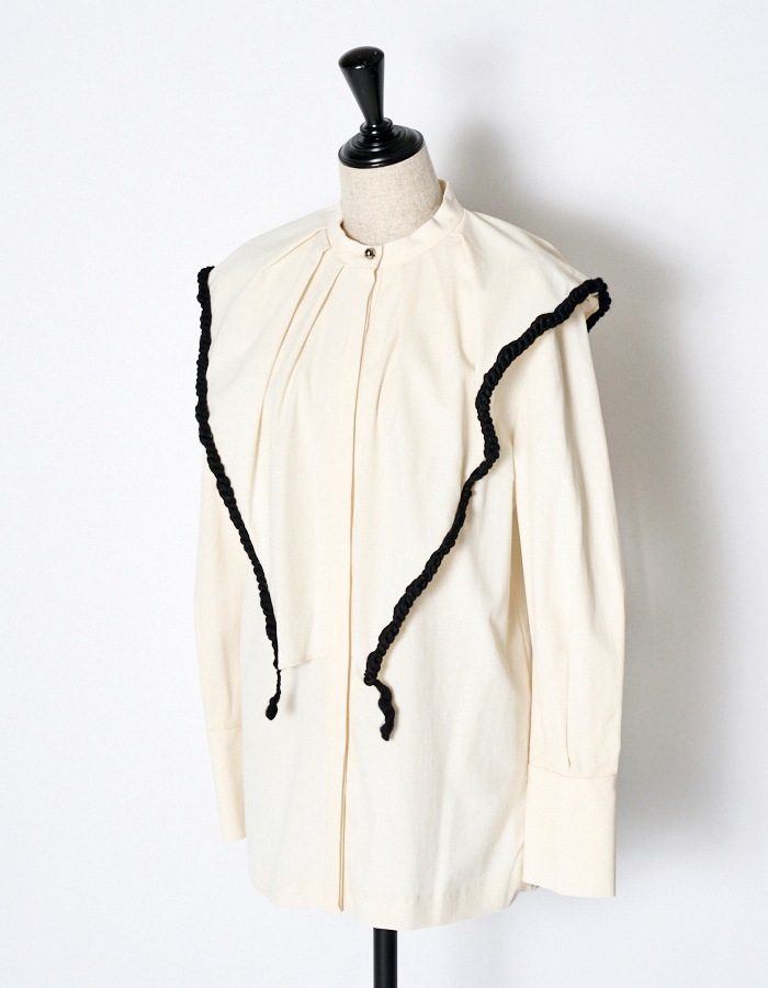 Bond Yarn Collar Blouse / off white