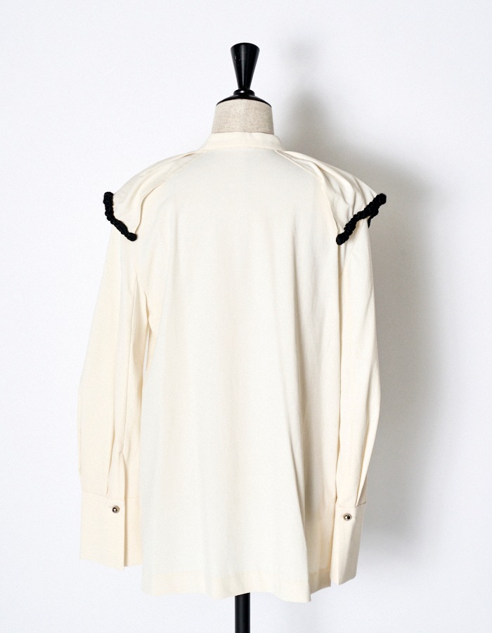 Bond Yarn Collar Blouse / off white