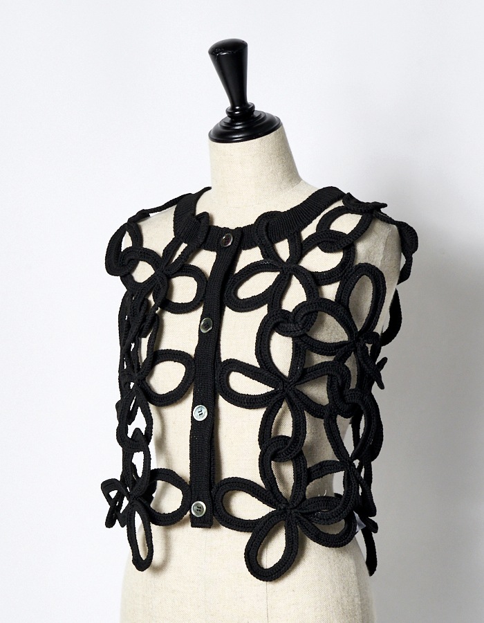 Flower Bond Yarn Vest / black | BOND YARN | RUMCHE OFFICIAL