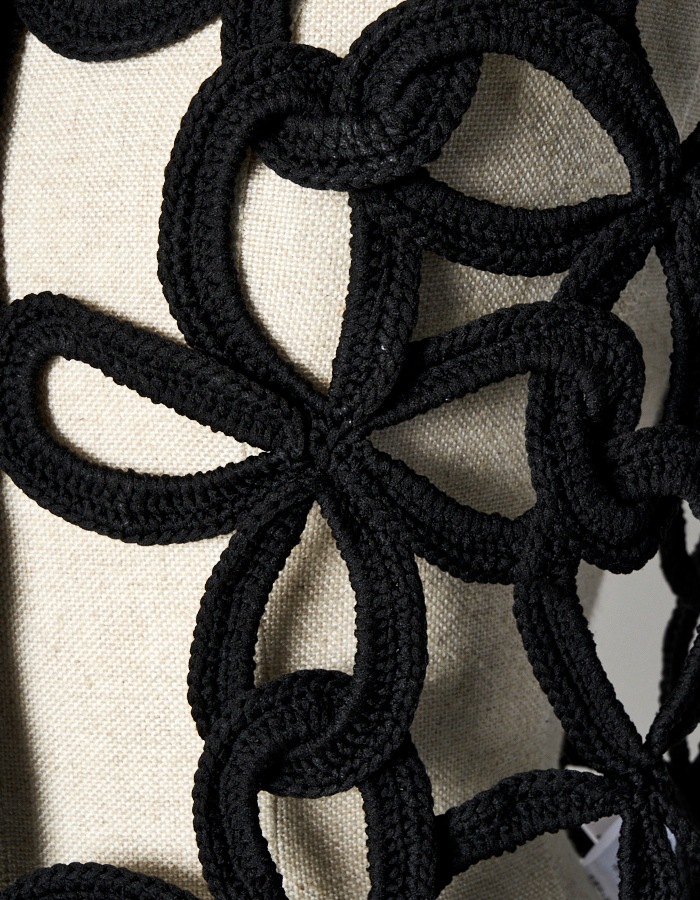 Flower Bond Yarn Vest / black | BOND YARN | RUMCHE OFFICIAL