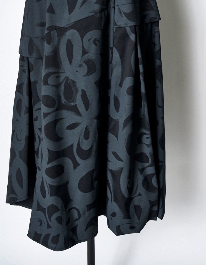 "Chain Flower" Print Skirt / black