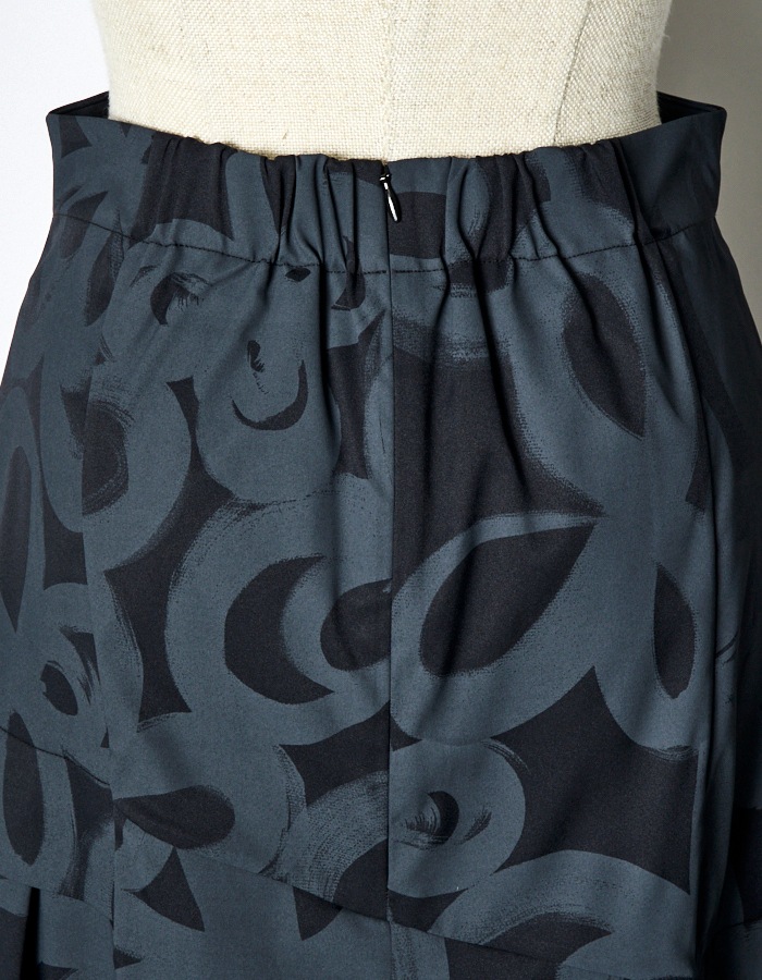 "Chain Flower" Print Skirt / black