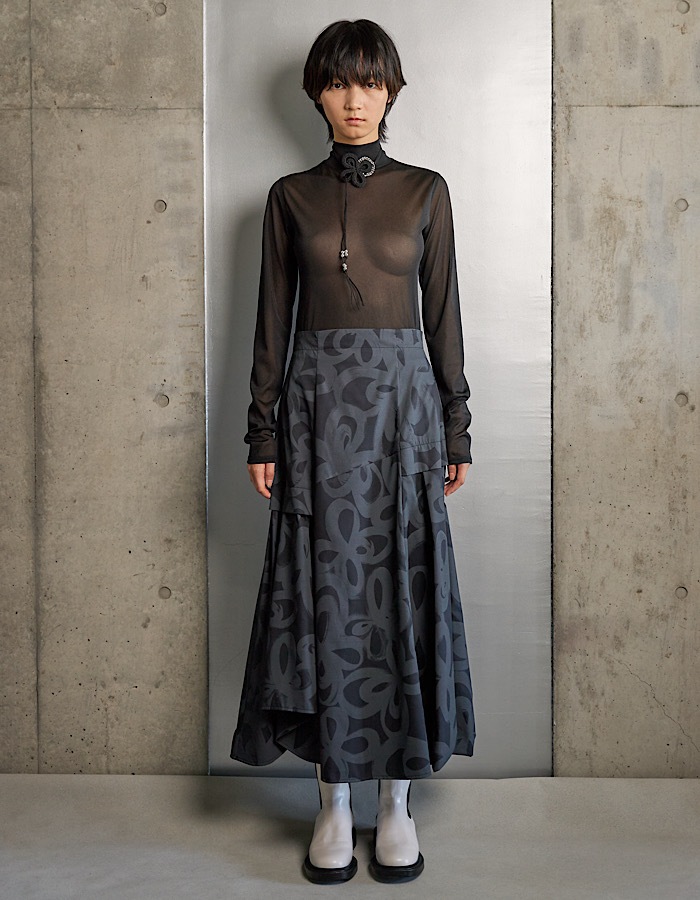 "Chain Flower" Print Skirt / black