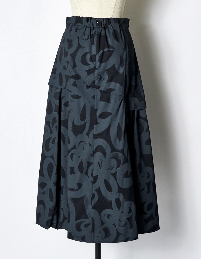 "Chain Flower" Print Skirt / black
